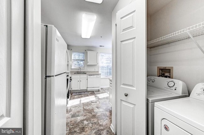 Building Photo - 1301 Sheridan Pl