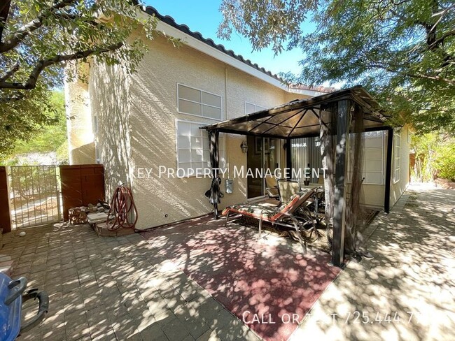 Building Photo - BEAUTIFUL FULLY FURNISHED SINGLE STORY HOM...