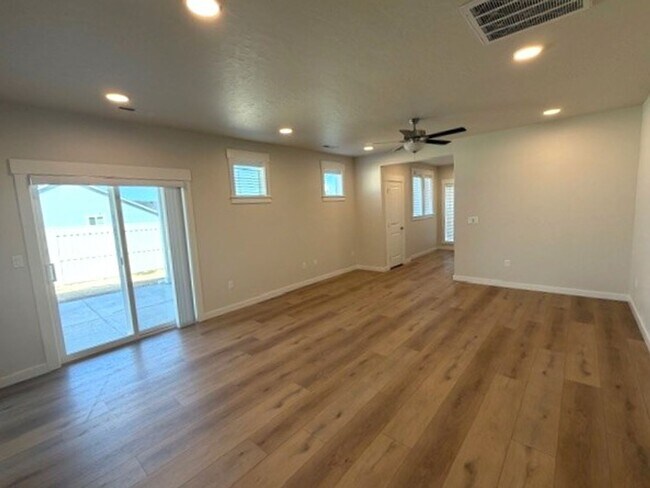 Building Photo - Beautiful newer 3 bed 2 bath home in Caldwell just off Linden Rd and Middleton Rd