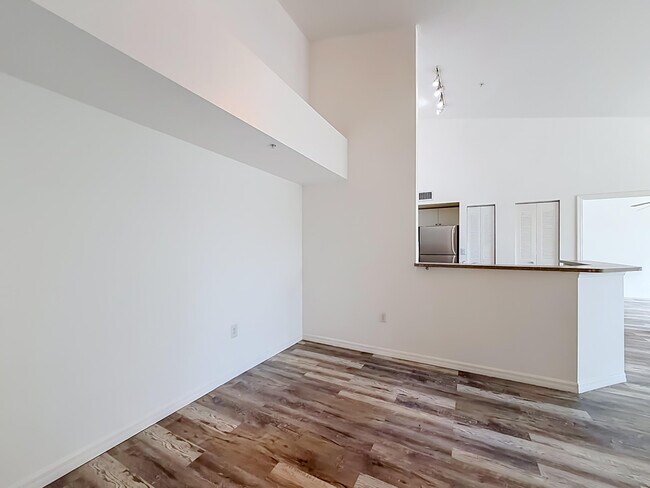 Building Photo - 1119 Villa Cir