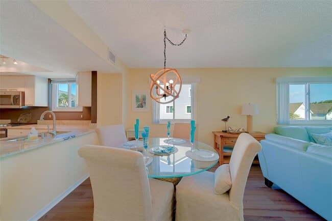 Building Photo - 911 Harbour House Dr