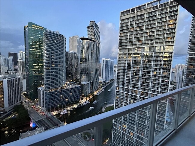 Building Photo - 500 Brickell Ave