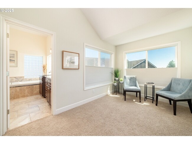 Building Photo - 5630 SW Kruse Ridge Dr