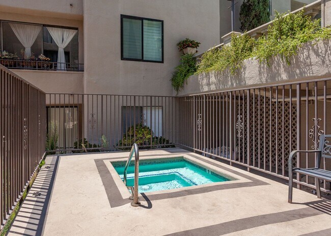 Building Photo - Stunning 2 Bed | 2 Bath Luxury Condo with ...