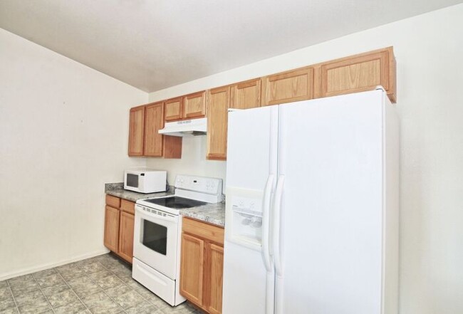 Building Photo - Charming 3 Bed, 2 Bath Townhome in Orchard...