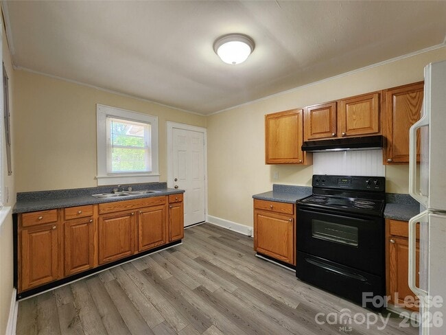 Building Photo - 193 Hoover Ave NE