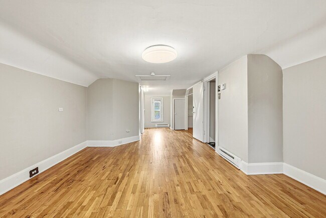 Building Photo - $4,720.95 with $300 off the first month's rent, 5 Beds - 5 Bath, Single Family Home in Denver wit...