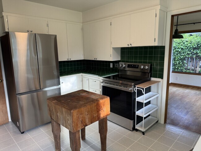 Building Photo - 2021 Taft Ave