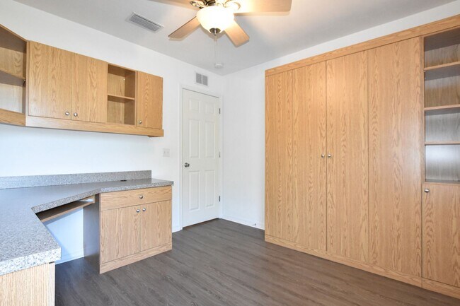 Building Photo - 9892 SW 95th Pl