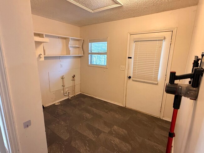 Building Photo - 1111 S Interurban St