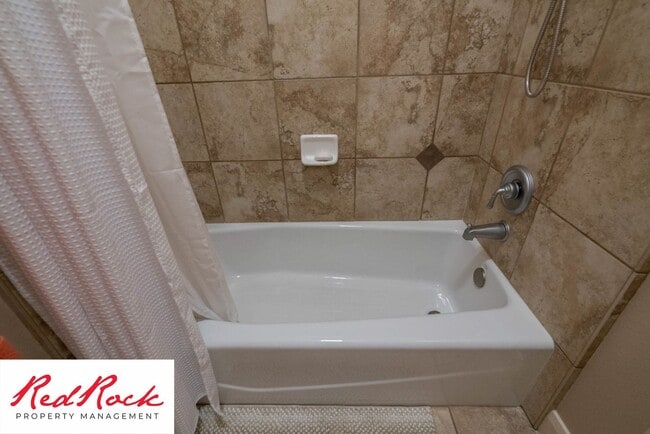 Building Photo - Minimally Furnished home in Little Valley!