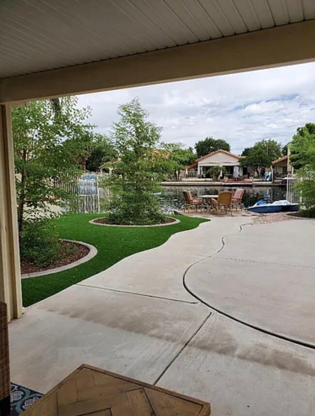 Building Photo - 10938 W Poinsettia Dr