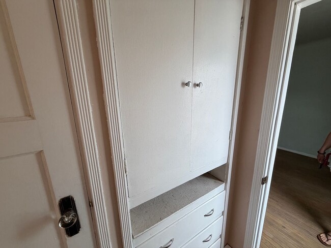 Building Photo - Charming and spacious Needles home