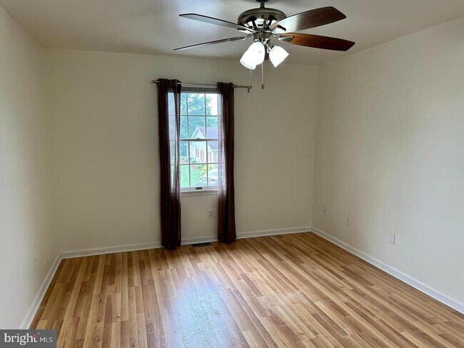 Building Photo - 2363 McCleary Dr