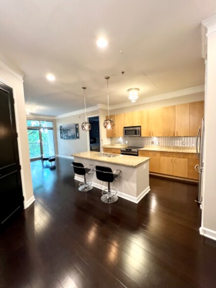 Primary Photo - 711 Cosmopolitan Dr NE