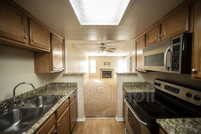 Building Photo - 15024 Avenida Venusto