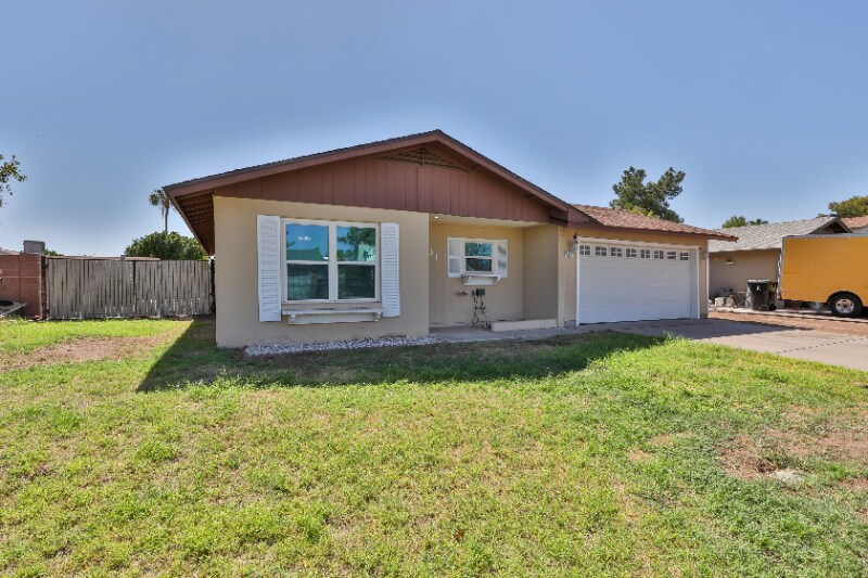 Building Photo - 531 W Del Campo Ave