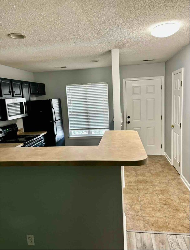 Building Photo - 7933 Shadow Oak Dr