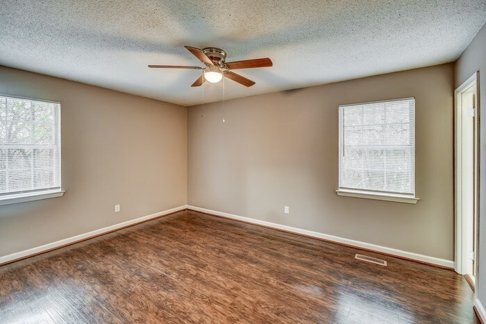 Building Photo - 375 Ridgewood Dr