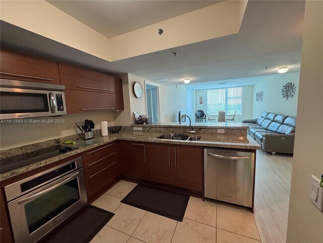 Building Photo - 2641 N Flamingo Rd