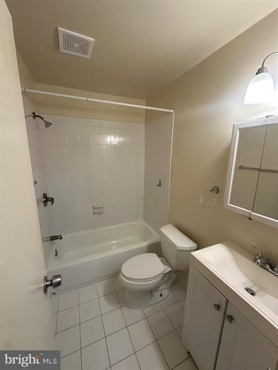 Building Photo - Charming Annandale Townhome with Modern Up...