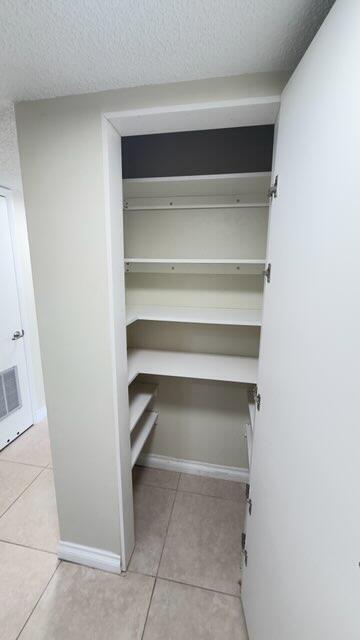 Building Photo - 5545 N Lakewood Cir