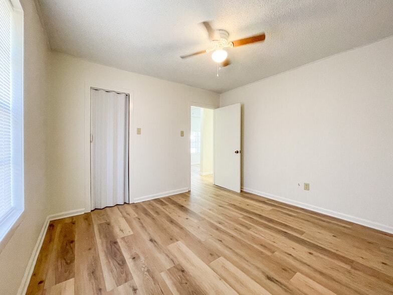 Building Photo - 715 N Bunker Dr