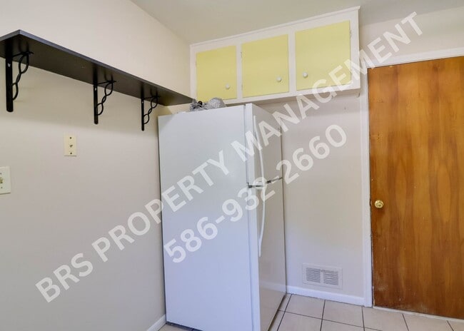 Building Photo - 2 bedroom duplex unit