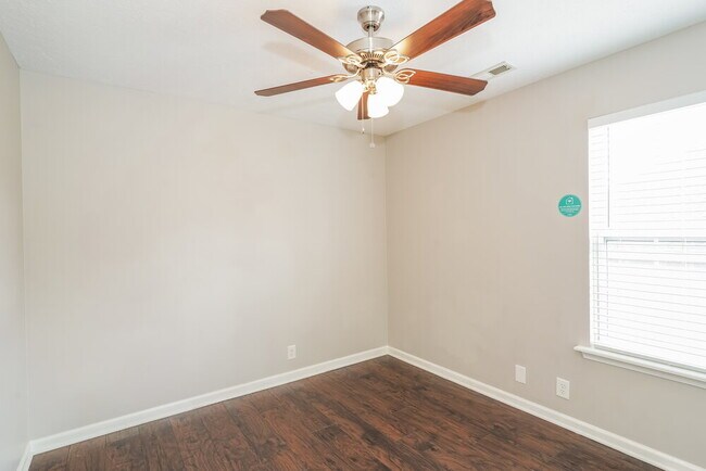 Building Photo - 601 Niagra Ln