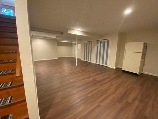 Building Photo - 25027 Rushmore Ct