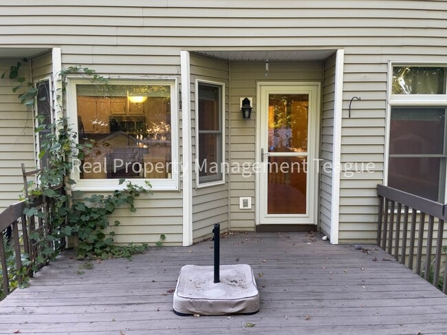 Building Photo - Beautiful Single Family Home