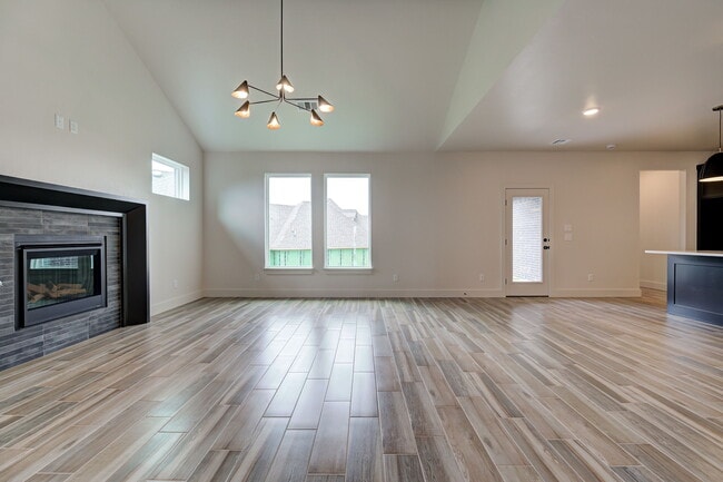 Building Photo - 6016 Kinnick Dr