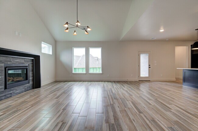 Building Photo - 6101 Kinnick Dr