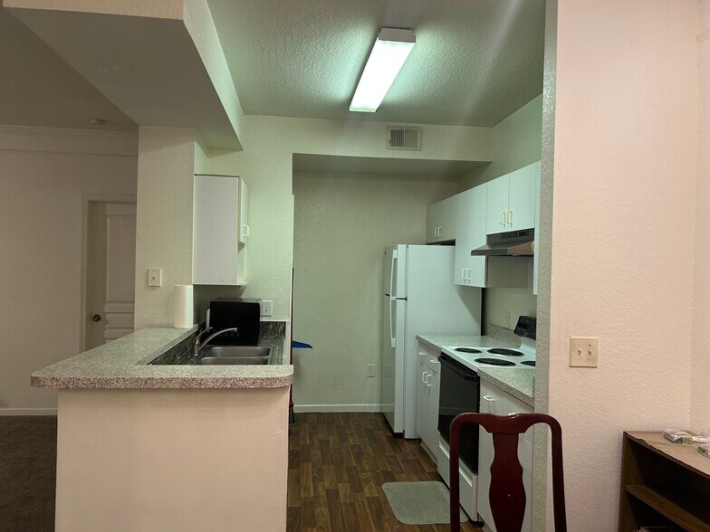Building Photo - 17102 Carrington Park Dr