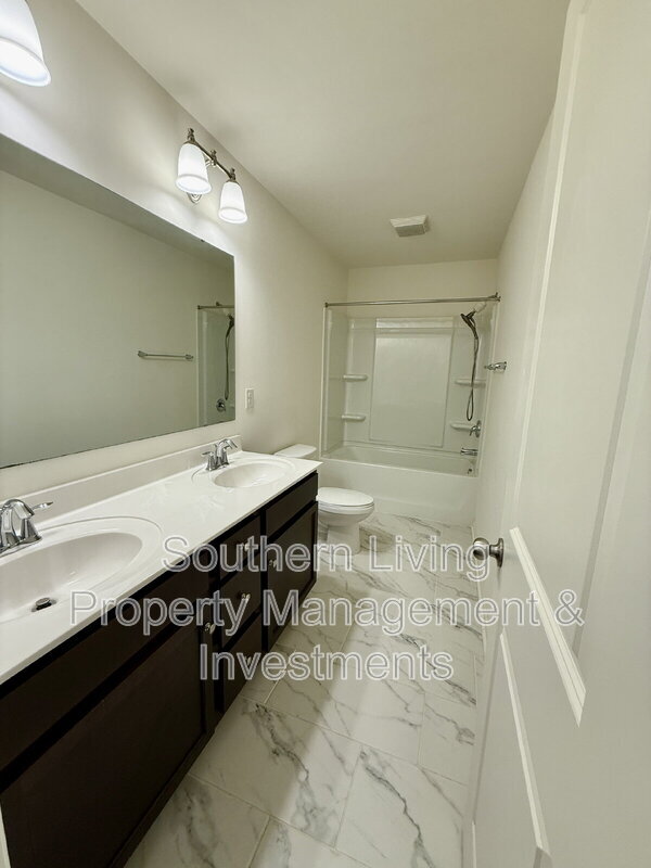 Building Photo - 4014 Beacon Ave