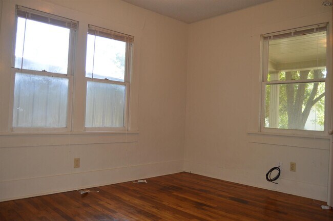 Building Photo - 1409 Bell St