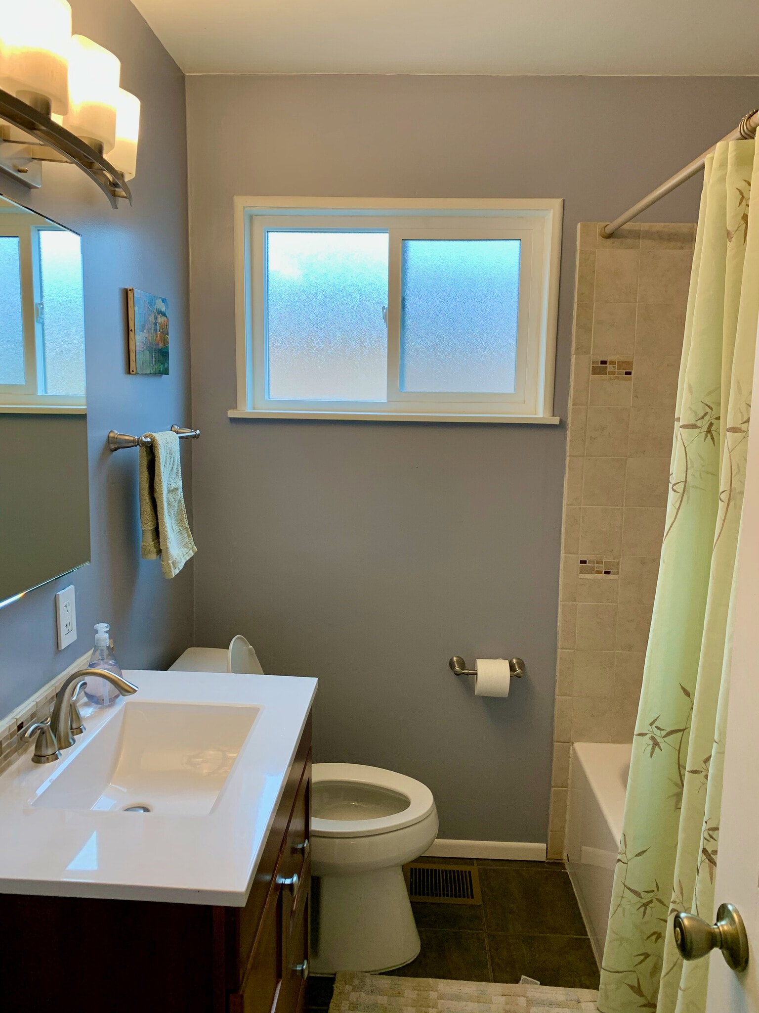 Full bath - 2708 Mesa Avenue