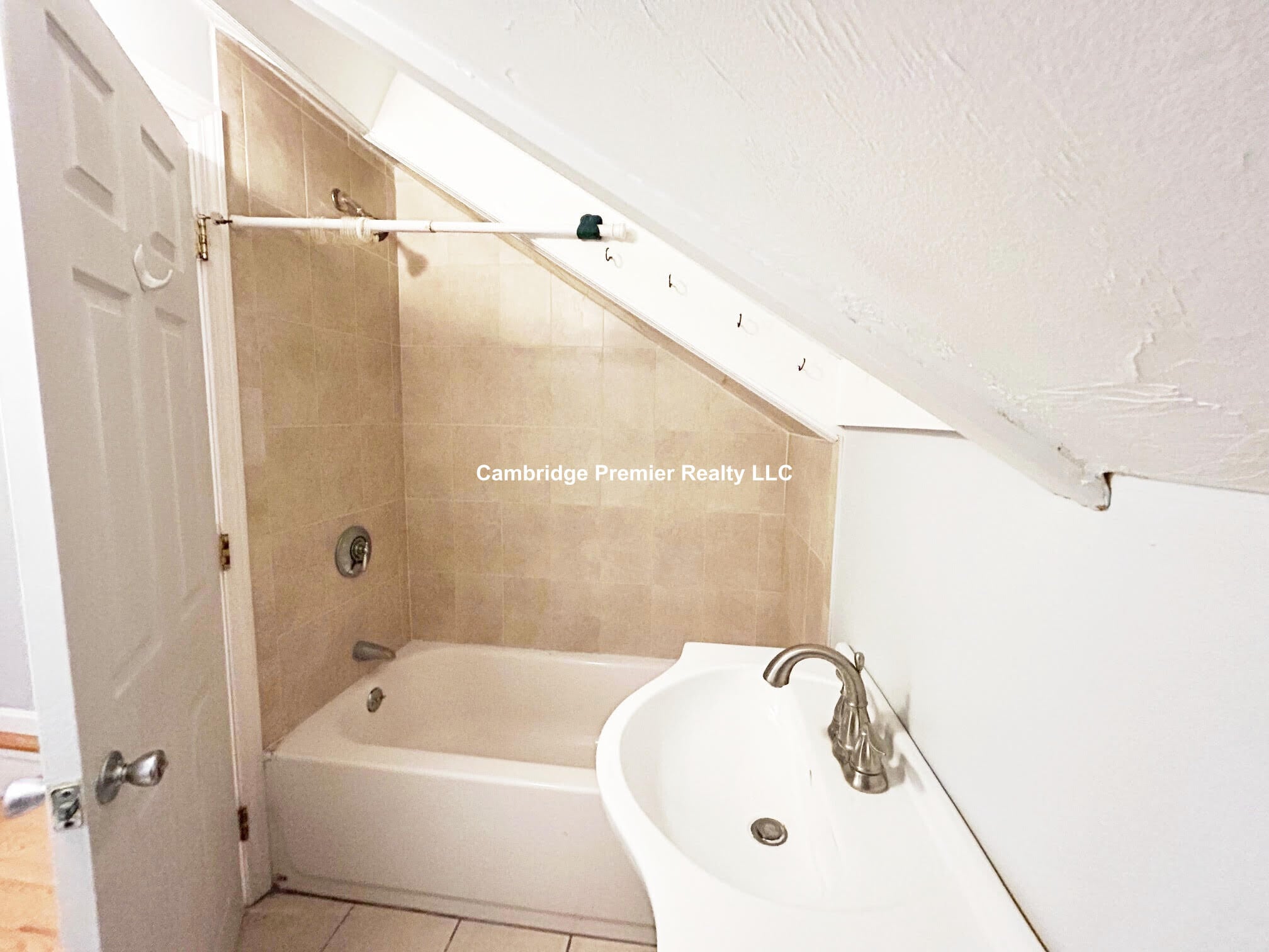 Building Photo - 40 Plymouth St