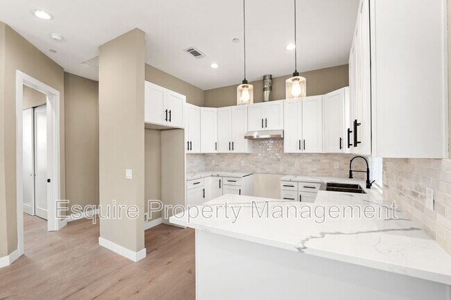 Building Photo - 547 Carty Dr