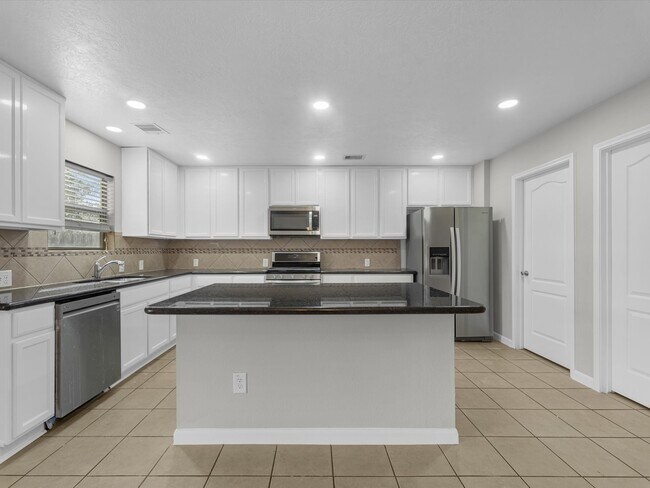 Building Photo - 6730 Crescent Creek Ln