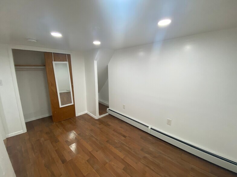 Building Photo - 1108 Paterson Plank Rd