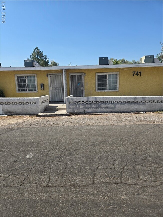 Building Photo - 741 N 10th St
