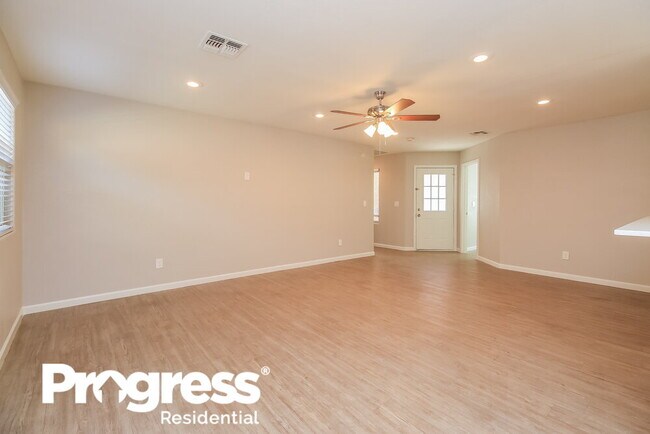 Building Photo - 3825 E Frances Ln