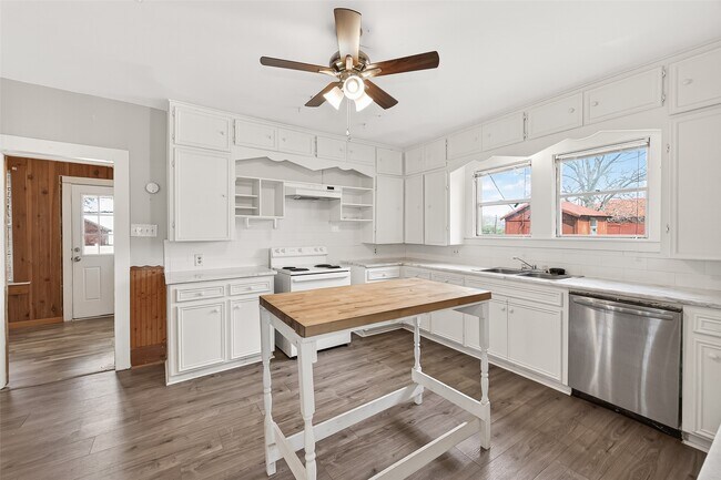 Building Photo - 1603 Blase Rd