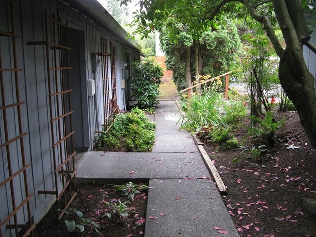 Building Photo - 3894 NW Chemult Pl
