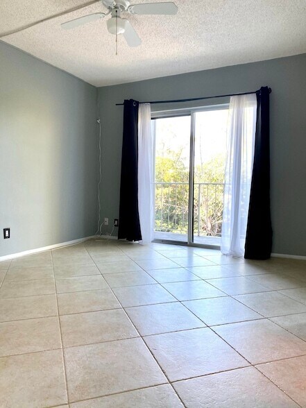 Building Photo - 1407 NE 56th St