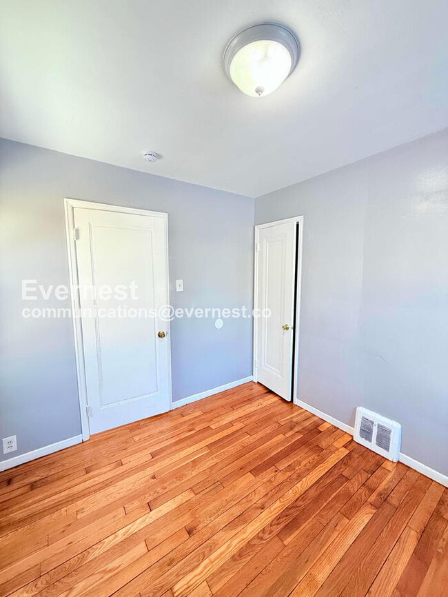 Building Photo - 2 Bed/1 Bath Home with Laundry Hookups / Pet-Friendly / Vouchers Accepted / Available Now!