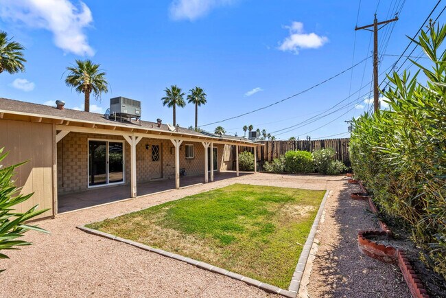 Building Photo - 8323 E Montecito Ave