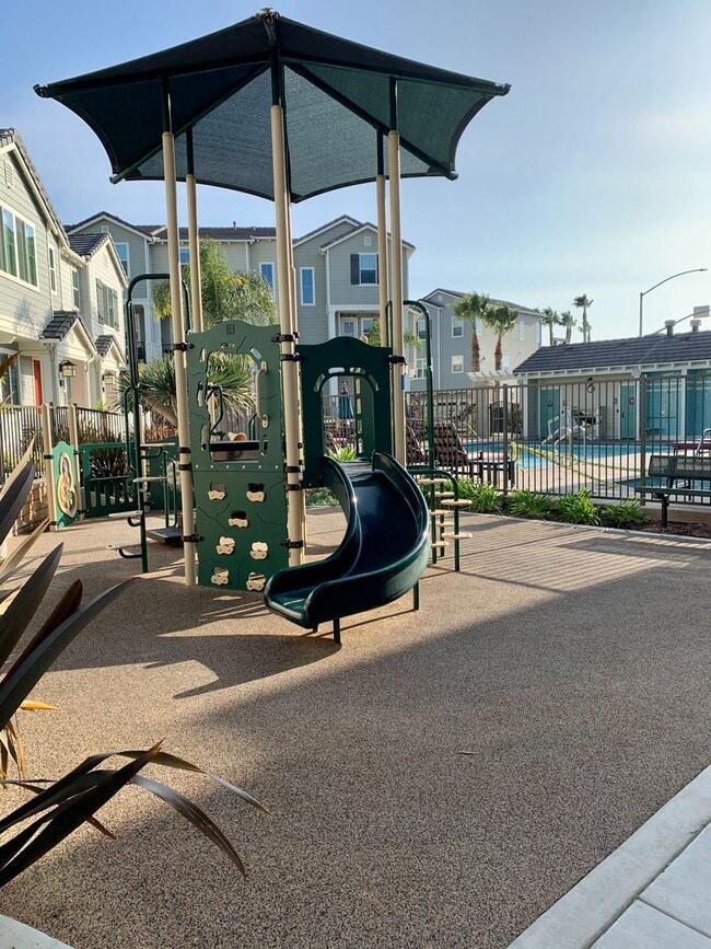 Building Photo - Townhome for rent at Bayside Landing in Im...
