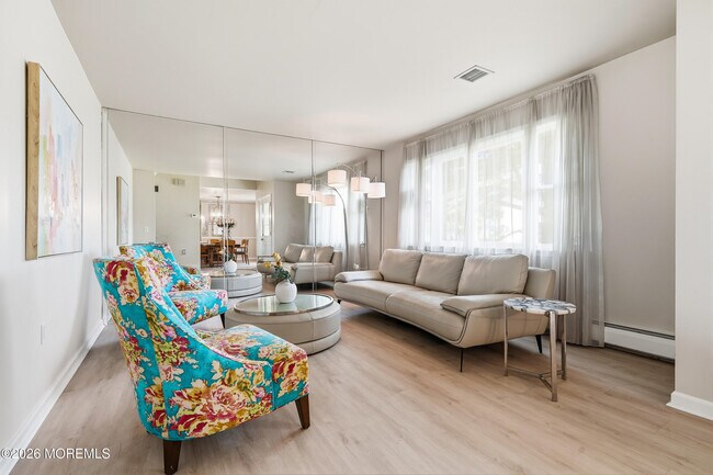 Building Photo - 470 Monmouth Pl